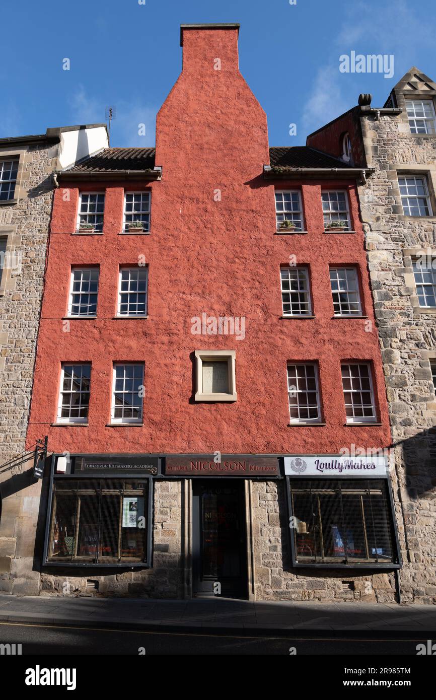 Edificio del negozio Gordon Nicolson Kiltmakers a Canongate, Royal Mile, città di Edimburgo, Scozia, Regno Unito. Negozio con autentici artigiani scozzesi fatti a mano Foto Stock