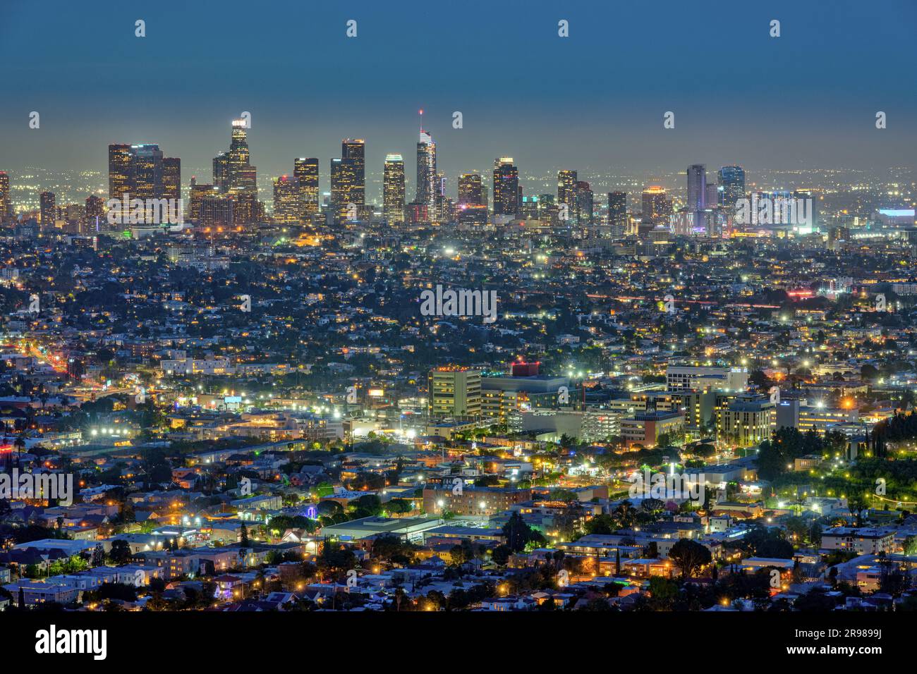 Lo skyline di Los Angeles in California di notte Foto Stock