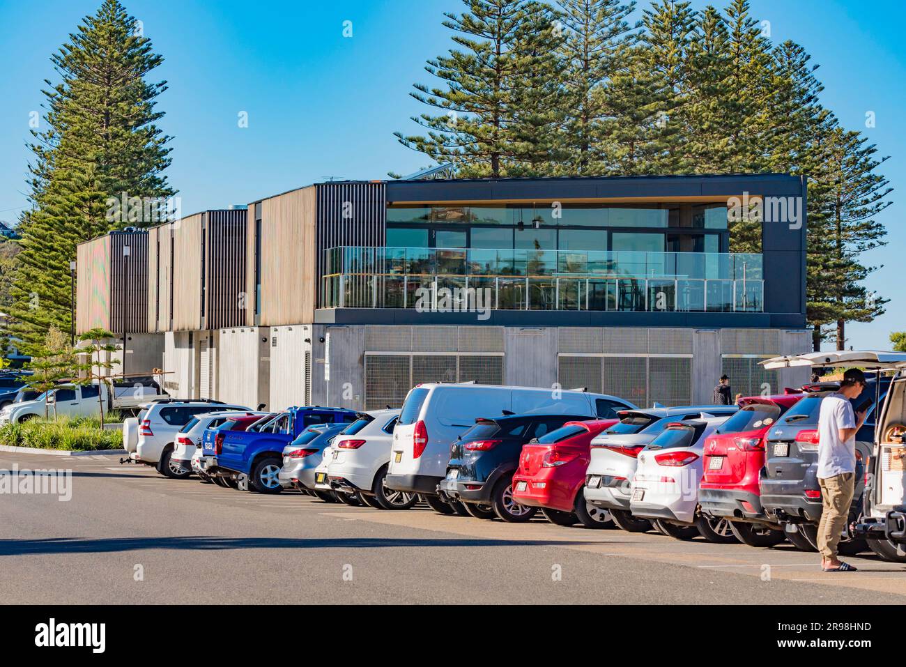 Il pluripremiato Mona vale Surf Life Saving Club a Sydney, Australia, progettato da Warren e Mahoney Architects Foto Stock