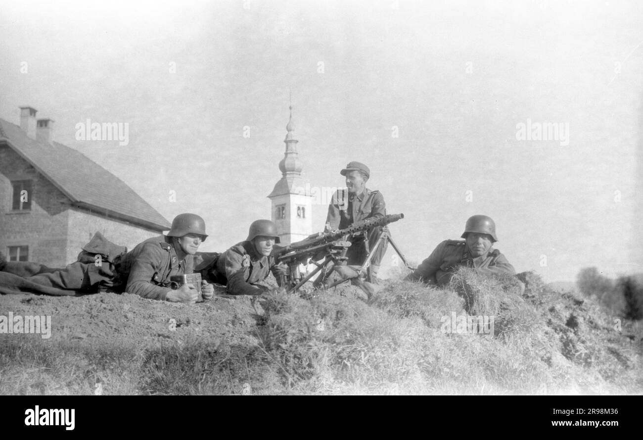 Leichtes Maschinengewehr MG 34 / mitragliatrice MG34 Wehrmacht Heer Ausbildung Waffen SS / Scuola militare dell'esercito tedesco Foto Stock