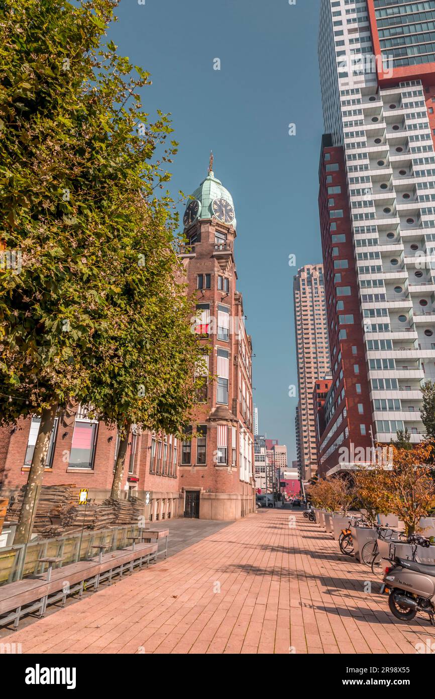 Rotterdam, Paesi Bassi - 8 ottobre 2021: L'hotel New York è un hotel a Rotterdam, Paesi Bassi, con sede nell'ex edificio per uffici dell'Holl Foto Stock