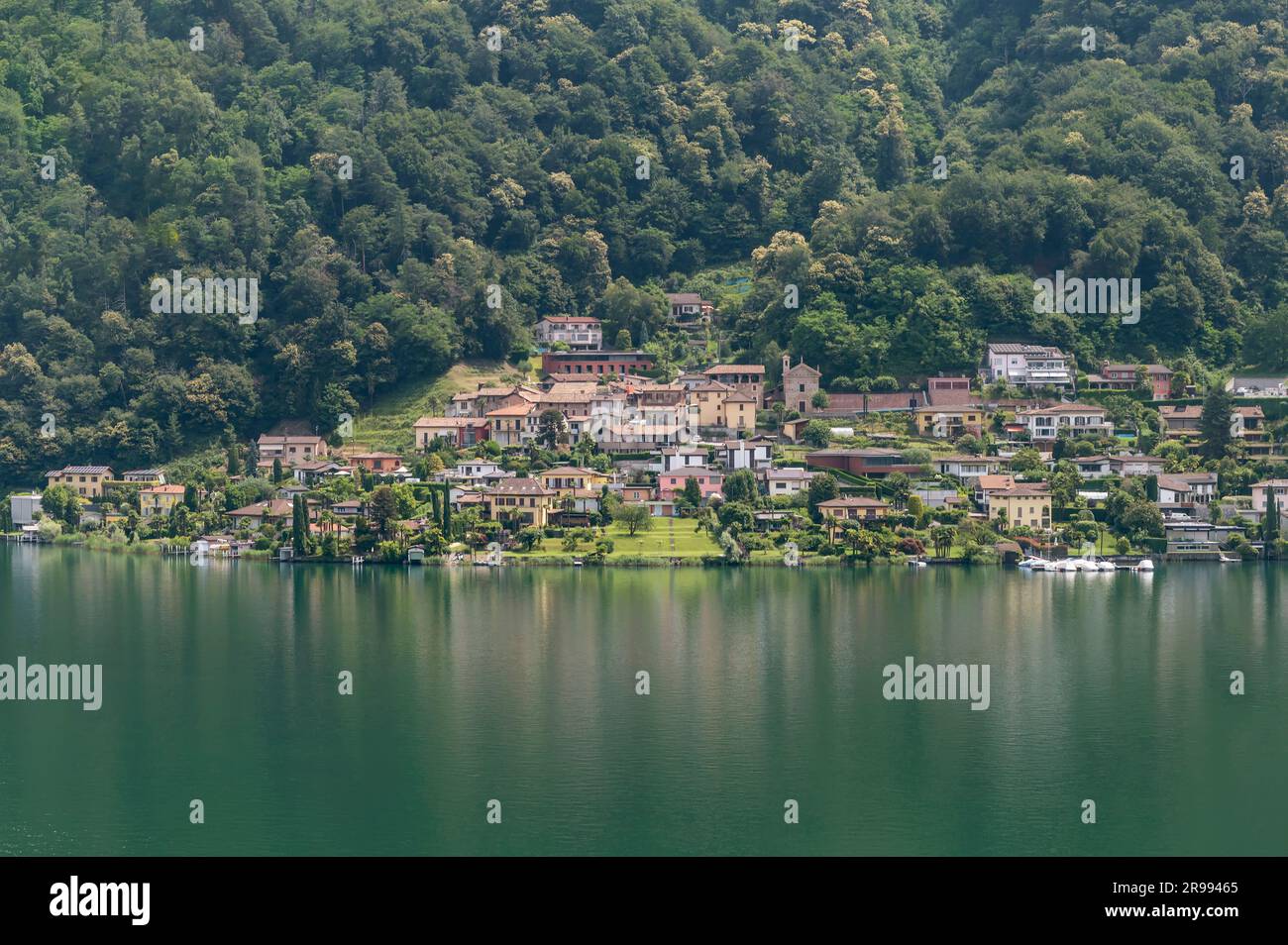 Vista panoramica di Carabietta, frazione del comune svizzero di Collina d'Oro, nel Canton Ticino (distretto di Lugano), Svizzera Foto Stock