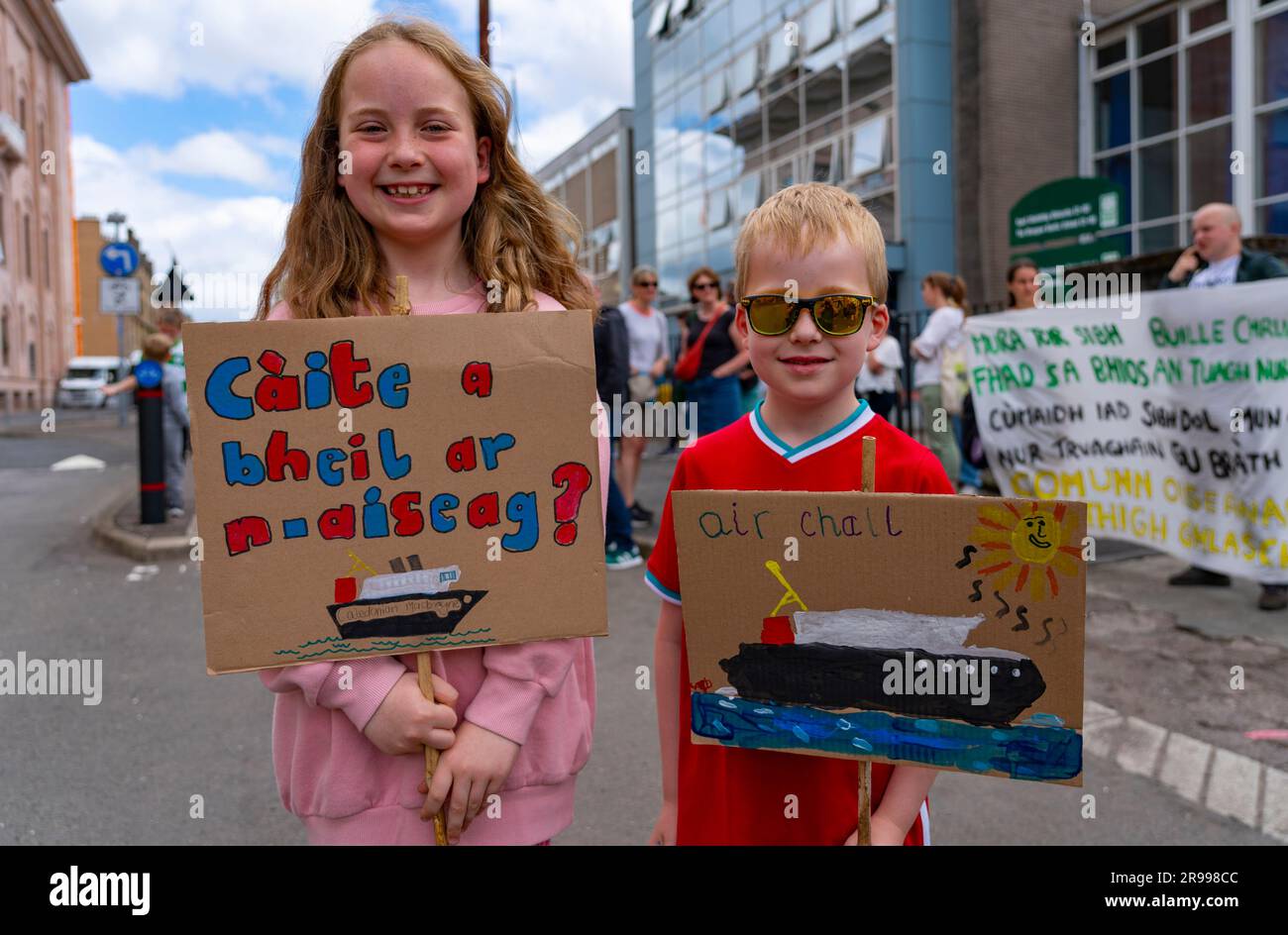 Glasgow, 24 giugno. Dimostrazione a Glasgow da parte del gruppo Gaels di Glasgow e degli isolani di South Uist che chiedevano migliori servizi di traghetto per South Uist. Foto Stock
