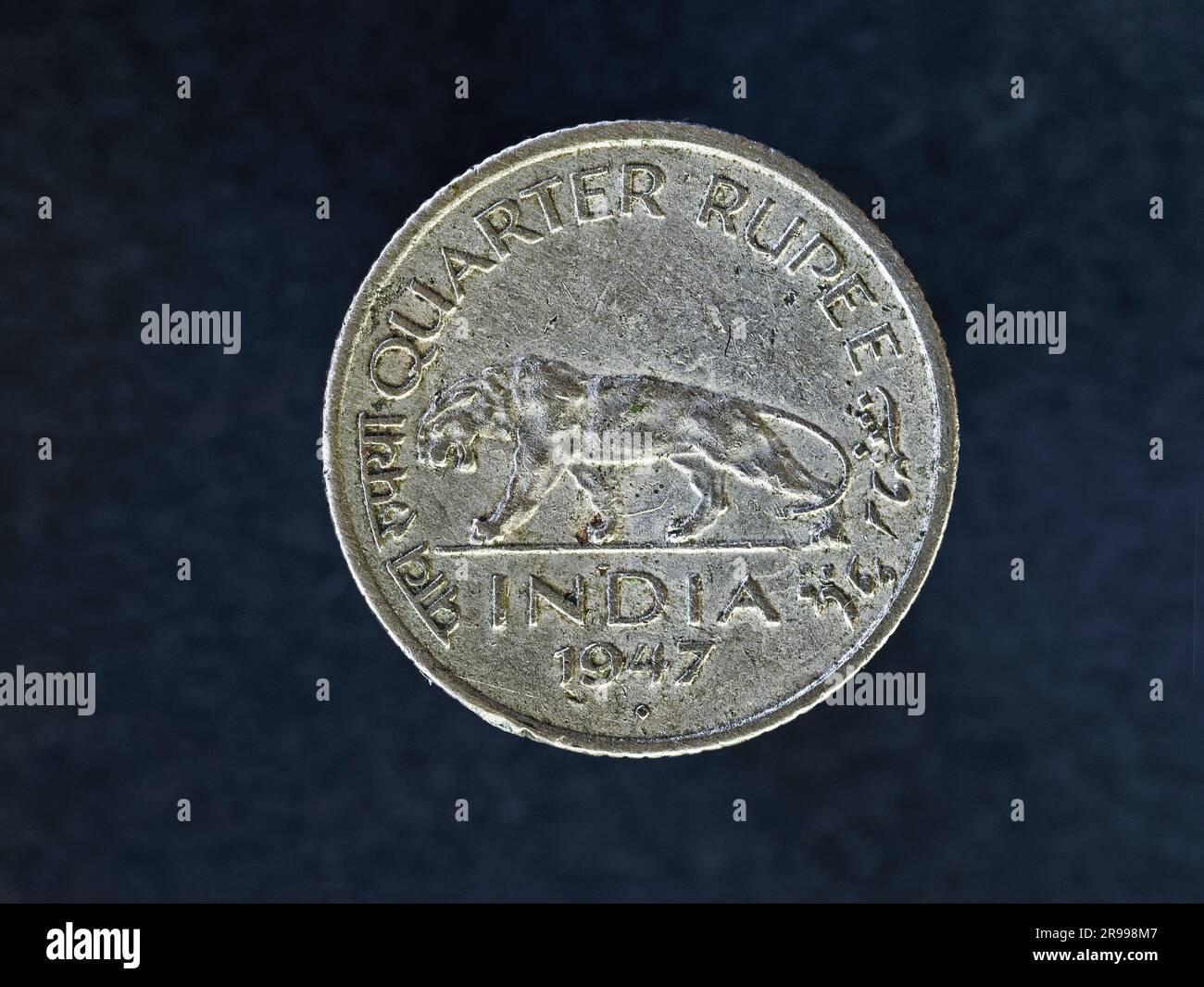 09 apr 2021 British India Quarter Rupee 1947 George vi King Emperor commemorative Coin studio girato Lok Gram Kalyan Maharashtra India Asia. Foto Stock