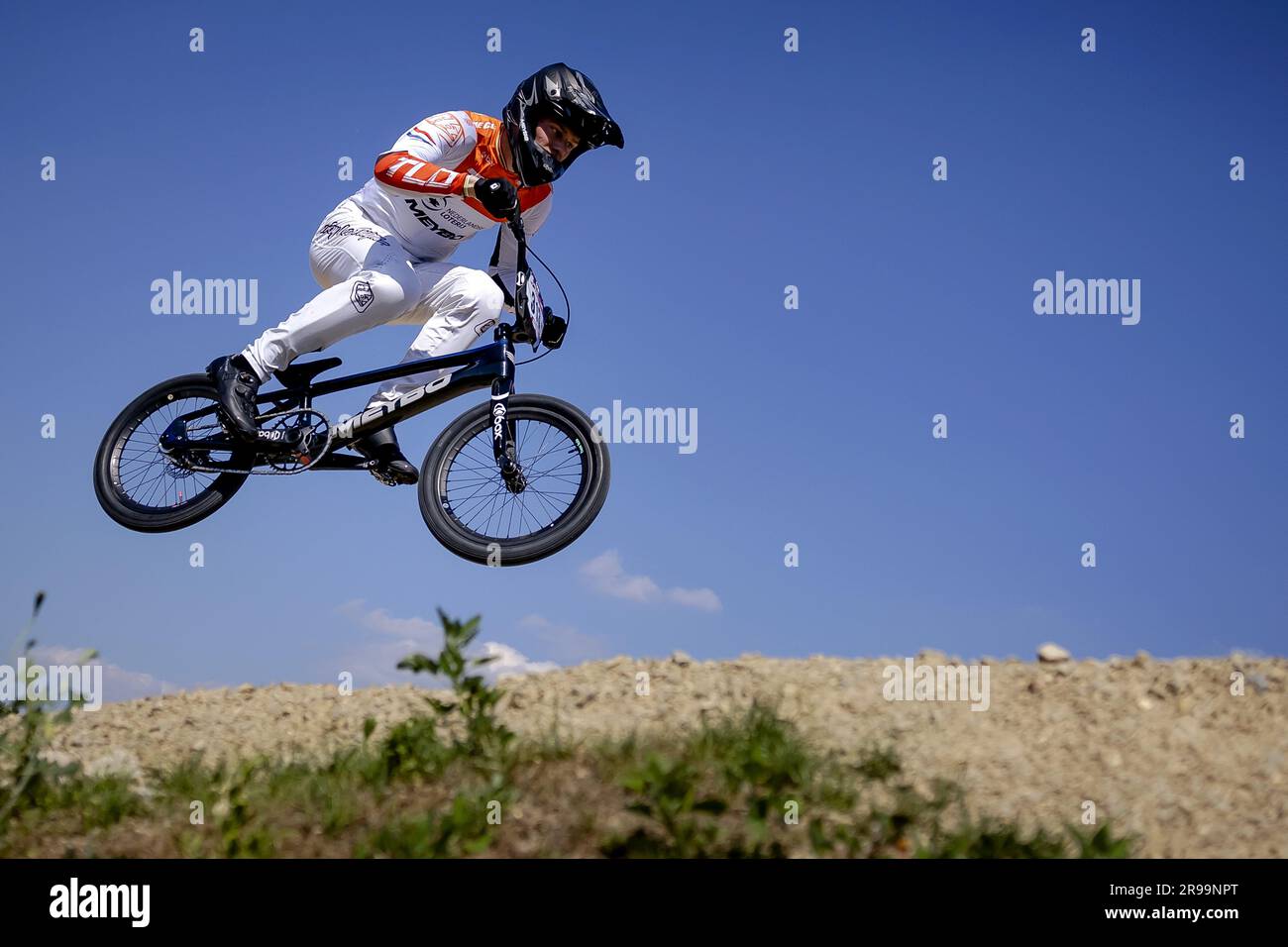 ARNHEM - Niek Kimmann in azione durante il quarto round della Coppa del  mondo BMX. ANP ROBIN VAN LONKHUJSEN Foto stock - Alamy