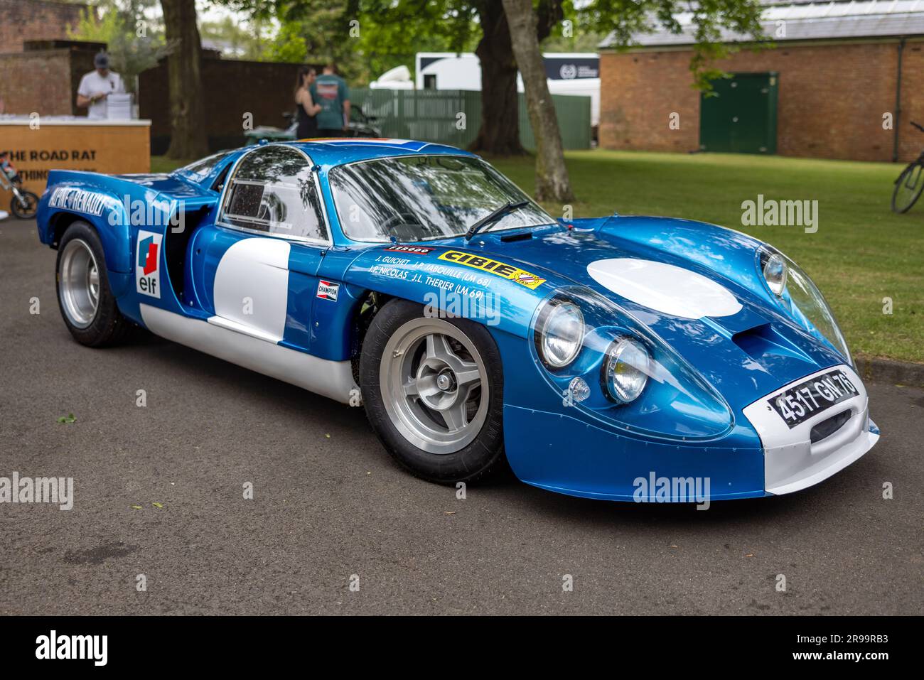 1968 Alpine Renault A220, in mostra al Bicester Flywheel tenutosi presso il Bicester Heritage Centre il 17 giugno 2023. Foto Stock