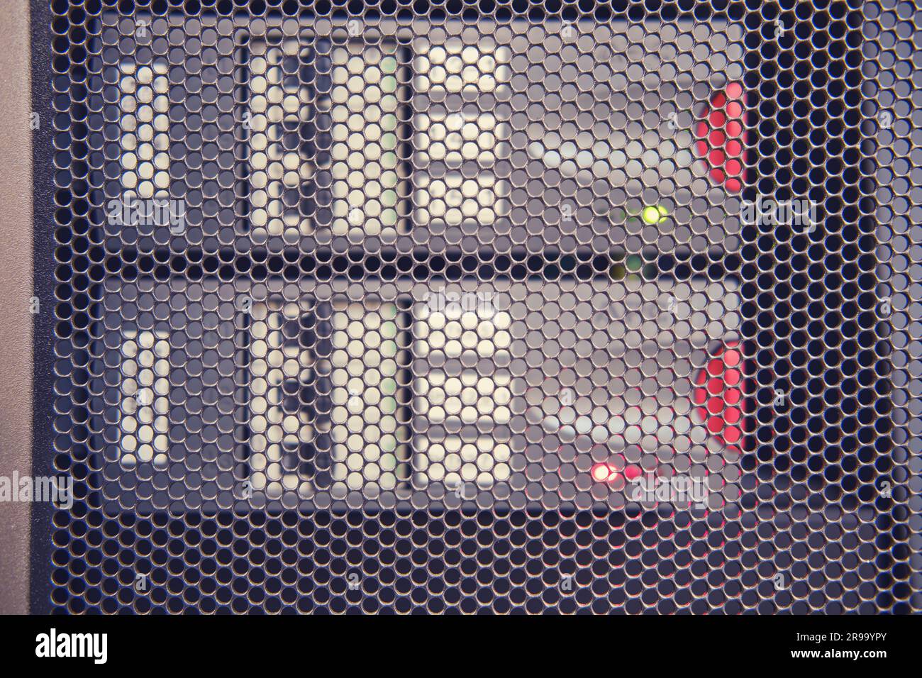 Allarme batteria modulo UPS nella sala server, errore di avvertimento spia rossa Foto Stock