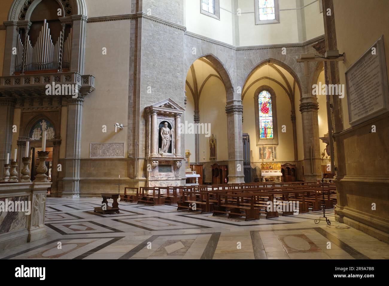 Firenze, Italia - 22 novembre 2022: Interno della cattedrale di Santa Maria del Fiore Foto Stock