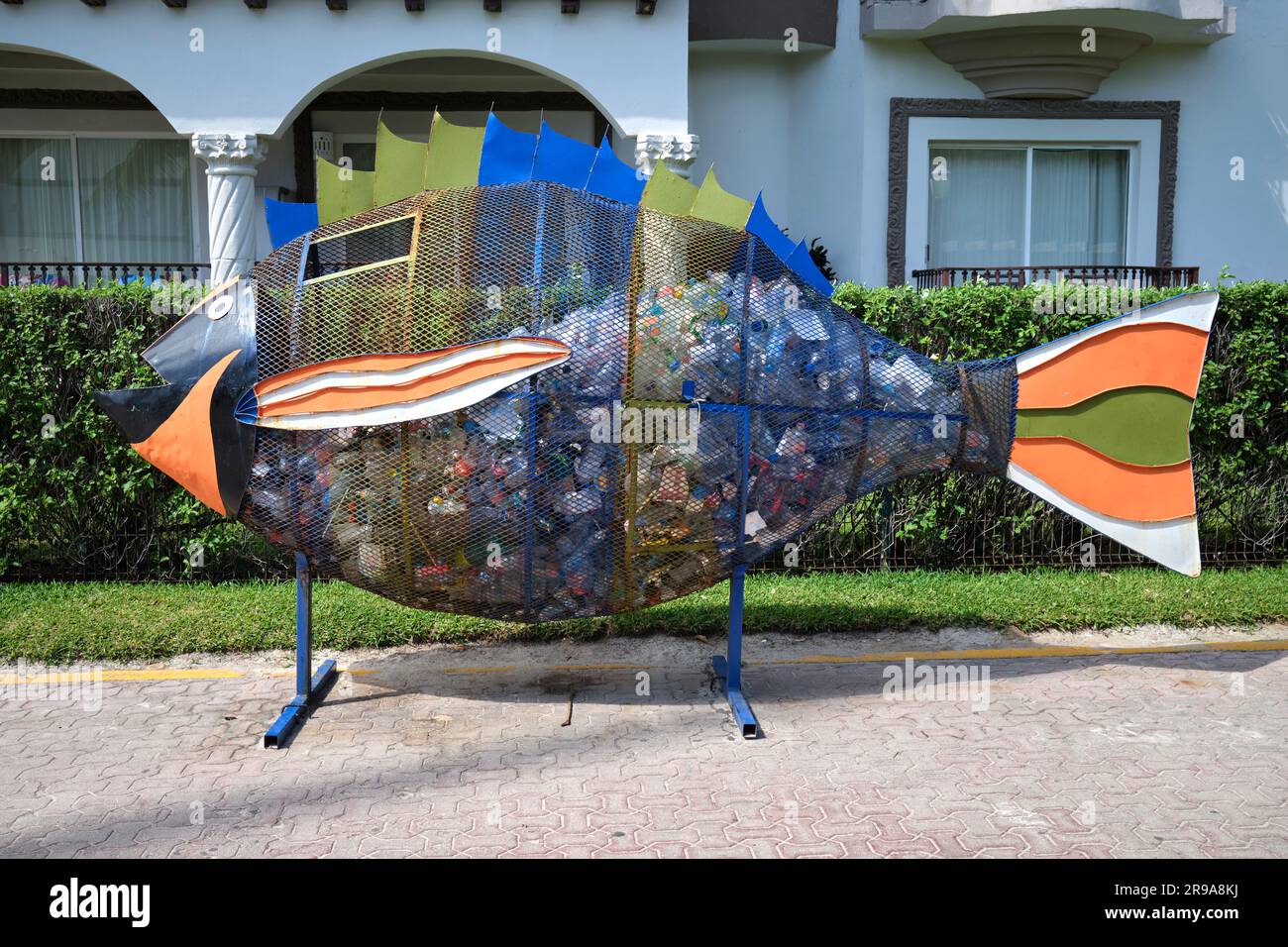 Riciclaggio di bottiglie a forma di pesce a Playa del Carmen, Yucatan, Messico Foto Stock