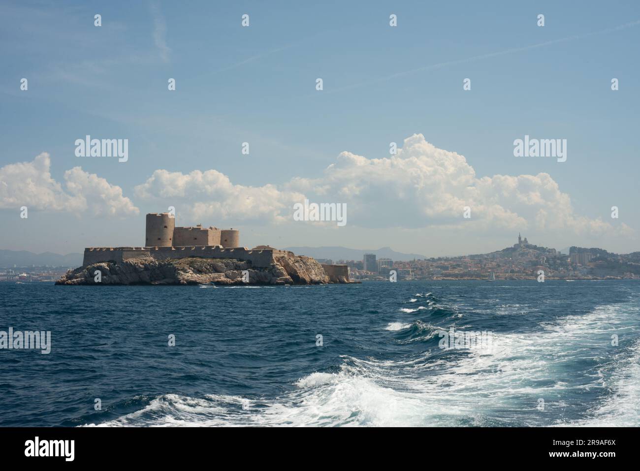 Dirigiti verso Île de Frioul, situato al largo della costa mediterranea della Francia, a circa 4 chilometri da Marsiglia. Foto Stock