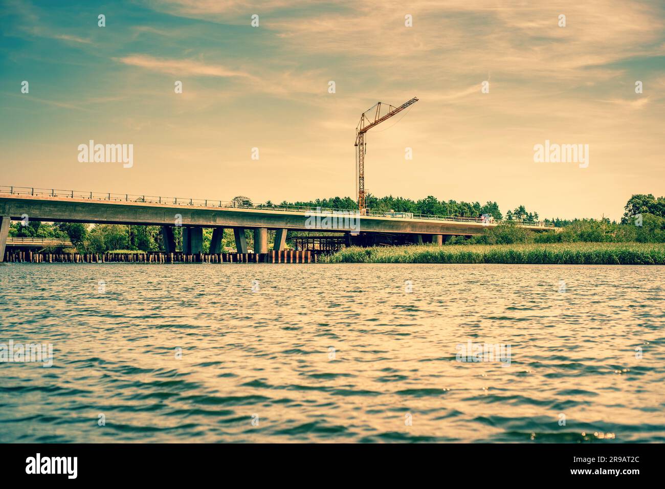 Grande gru a ponte costruzione Foto Stock