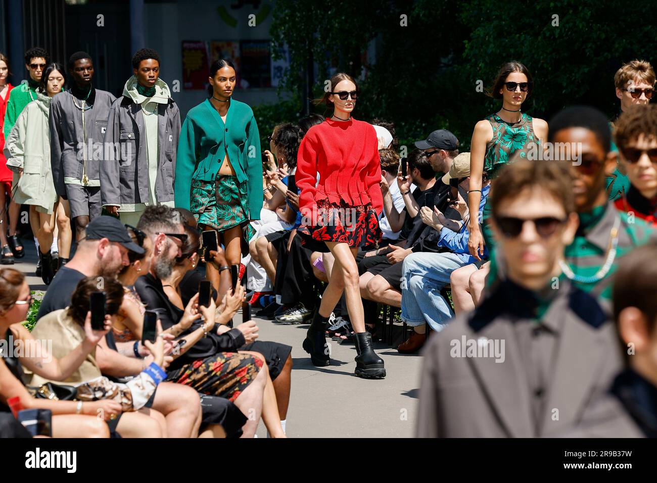 Parigi, Frankreich. 25 giugno 2023. SACAI Primavera Estate 2024 Runway durante la settimana della moda di Parigi il 2023 giugno - Parigi; Francia 25/06/2023 credito: dpa/Alamy Live News Foto Stock