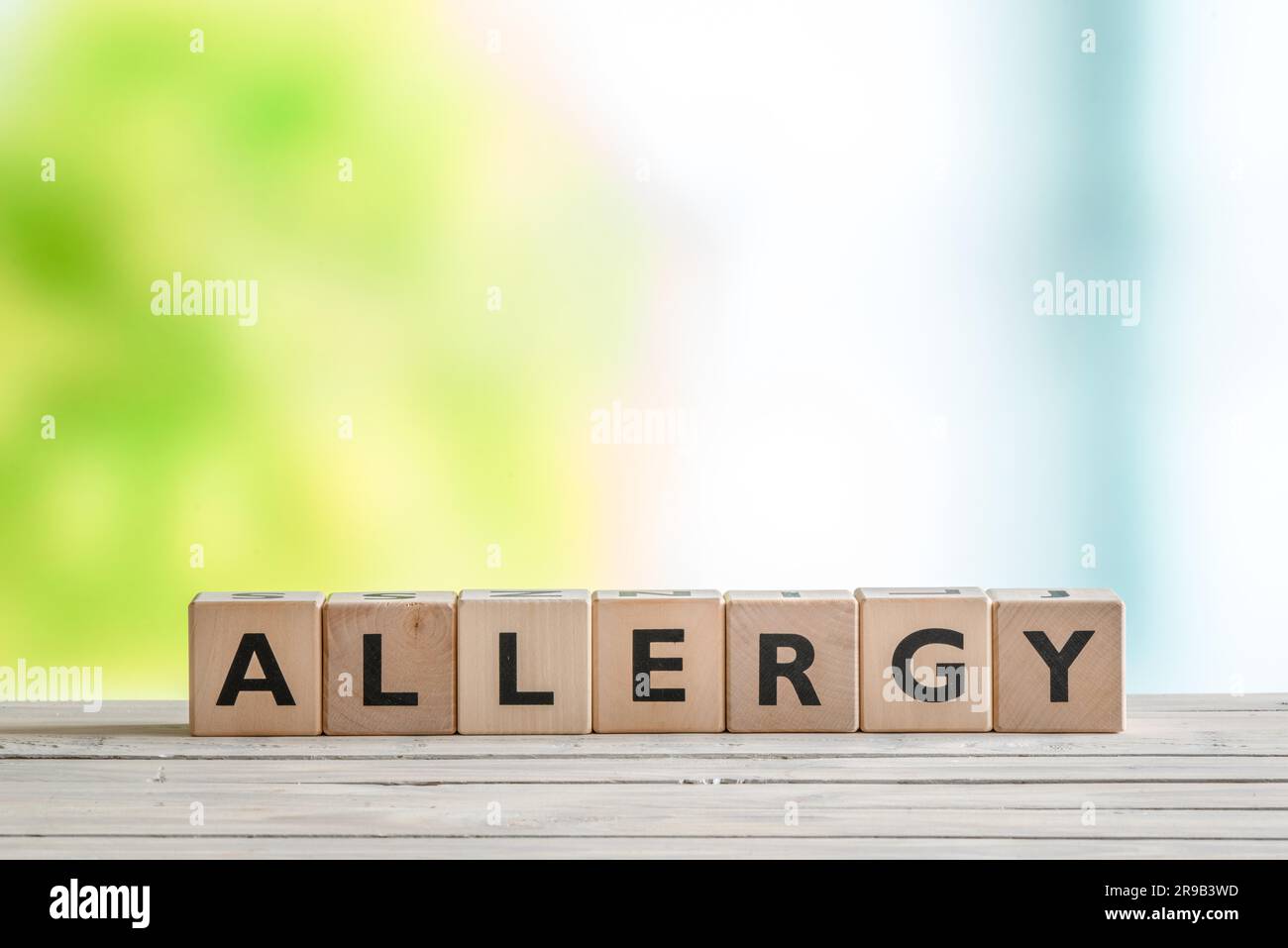 Allergia al segno del messaggio su una tavola di legno Foto Stock