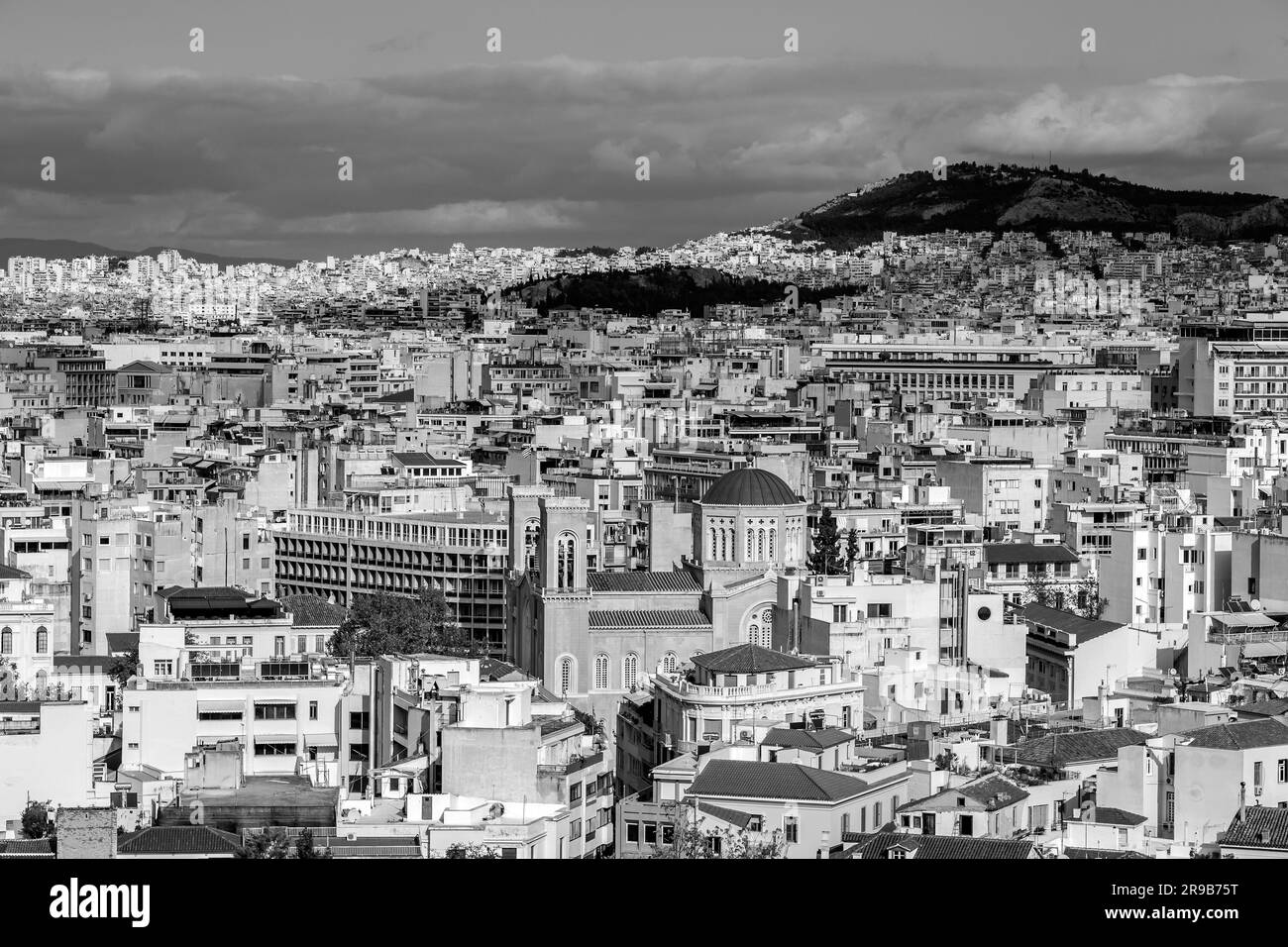 Atene, Grecia - 25 novembre 2021: Vista aerea di Atene, la capitale greca. Foto Stock