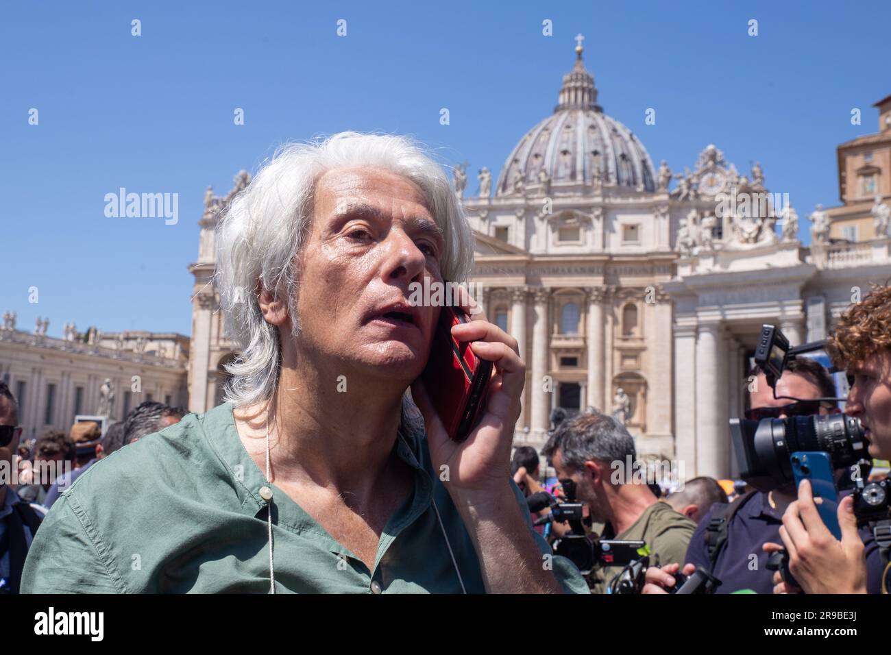 Roma, Italia. 25 giugno 2023. Pietro Orlandi in attesa dell'Angelus di Papa Francesco a San Peter's Square a Roma (foto di Matteo Nardone/Pacific Press/Sipa USA) credito: SIPA USA/Alamy Live News Foto Stock