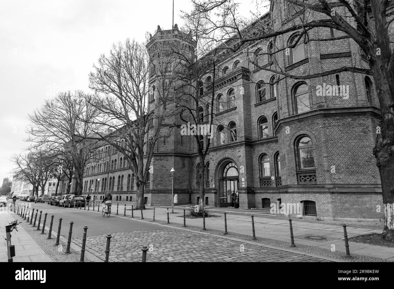 Berlino, Germania - 17 DEC 2021: Street view and Buildings in Friedrichshain-Kreuzberg, Berlino. Foto Stock