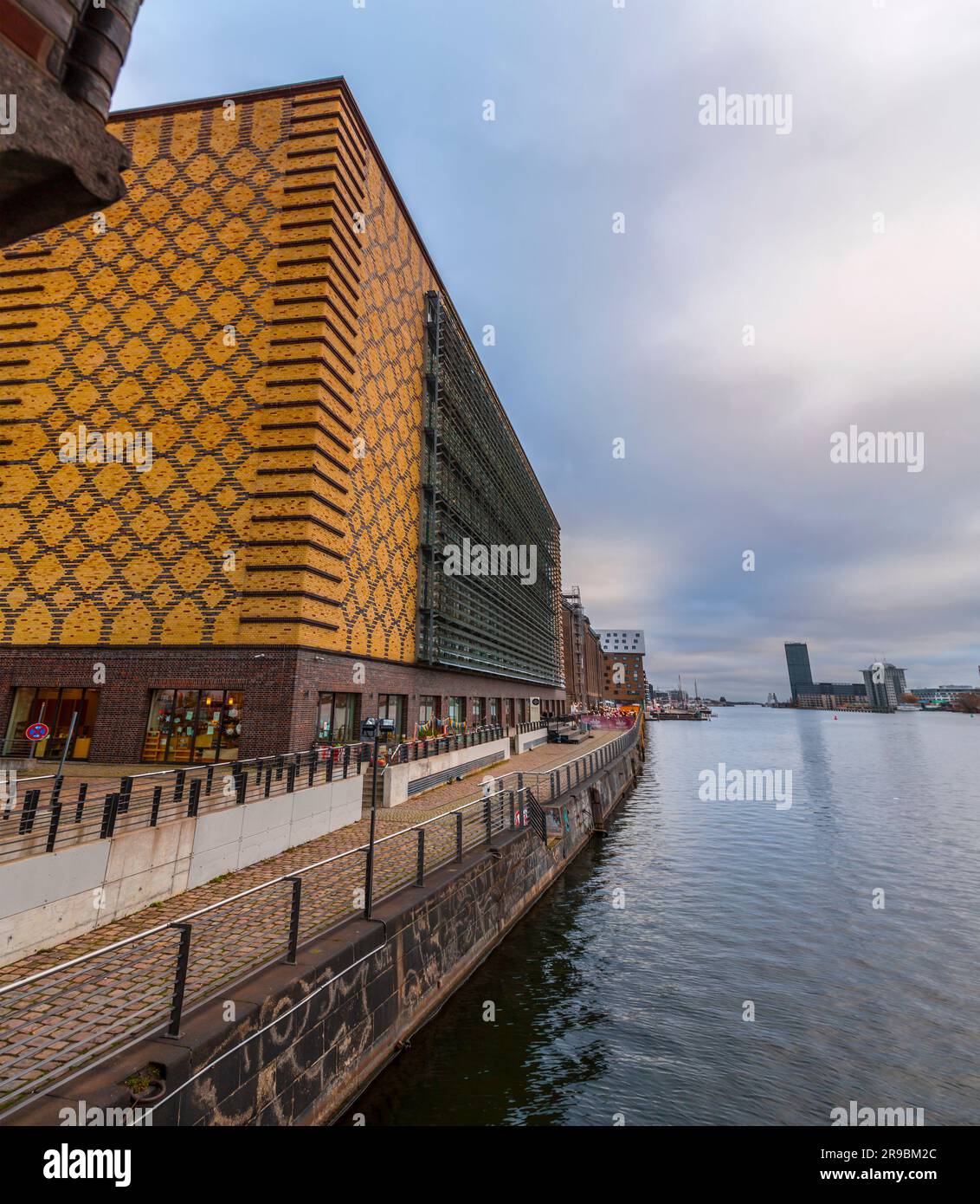 Berlino, Germania - 17 dicembre 2021: Sede centrale di Berlino della Universal Music Group, una società olandese-americana e la più grande etichetta discografica al mondo. Foto Stock