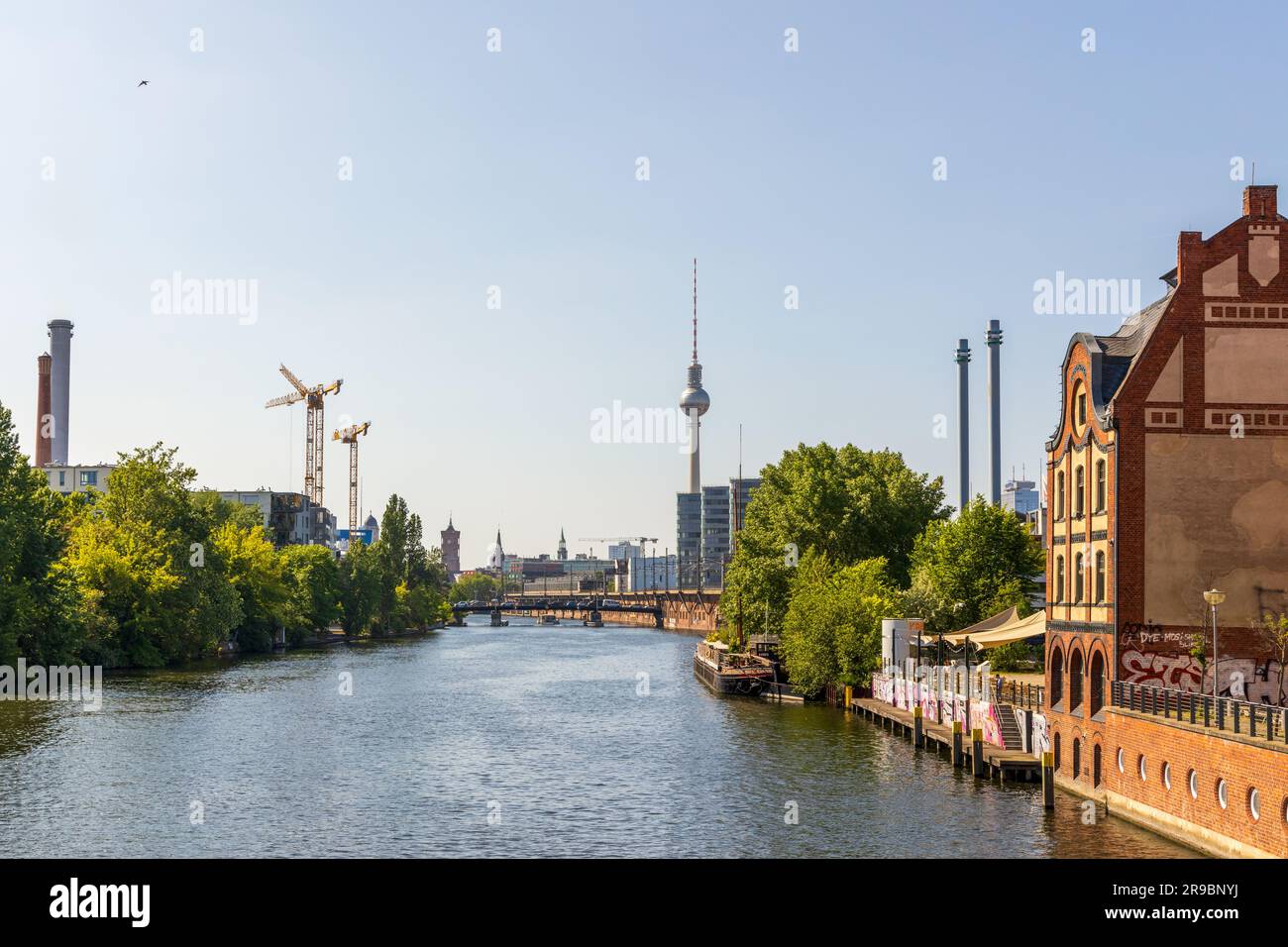 Berlino, Germania - 1° giugno 2023: Radialsystem, centro artistico in un'ex stazione di pompaggio sulla riva del fiume Sprea Foto Stock