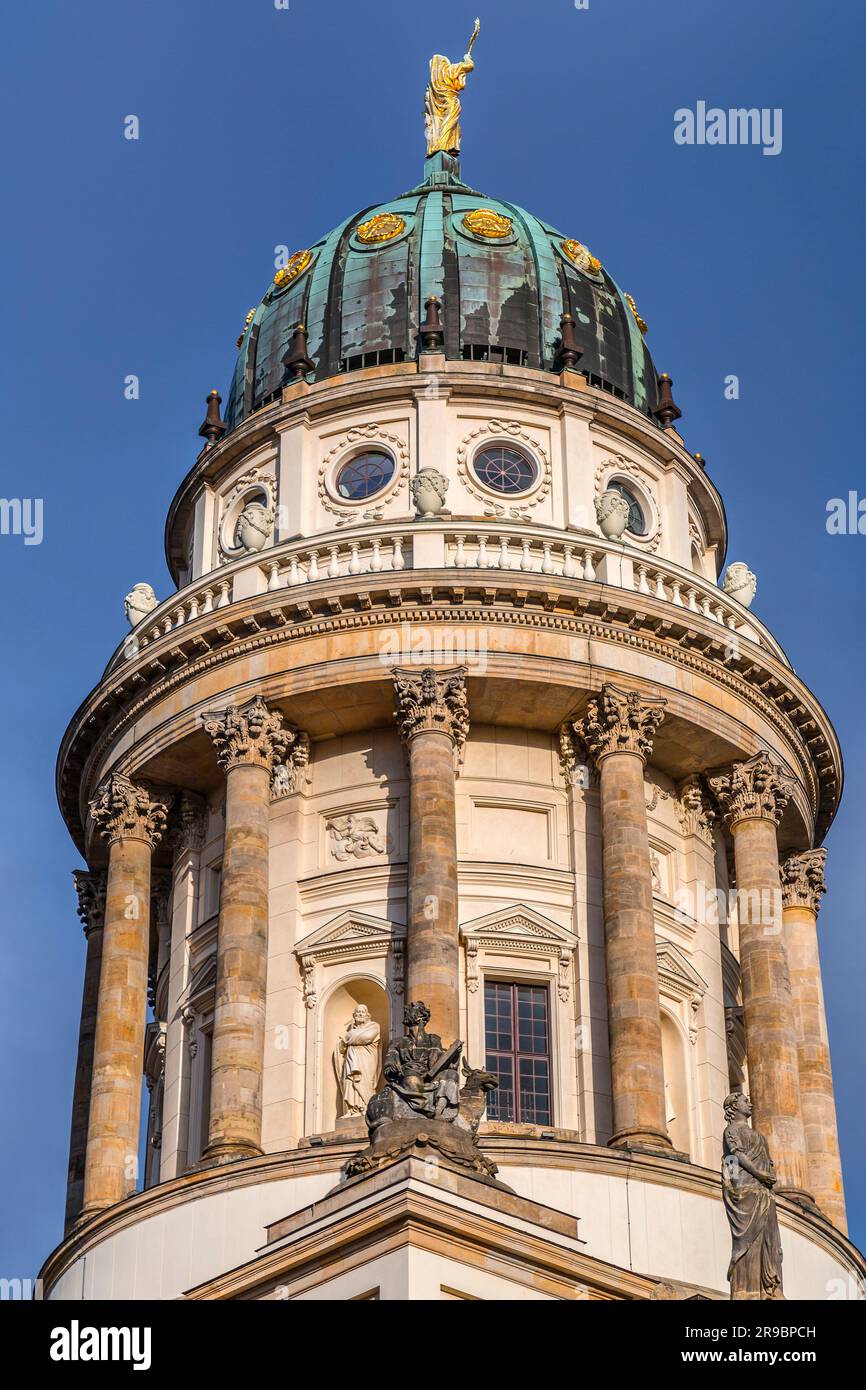 Vista esterna del Deutscher Dom o della cattedrale tedesca in piazza Gendarmenmarkt a Berlino, la capitale tedesca. Foto Stock