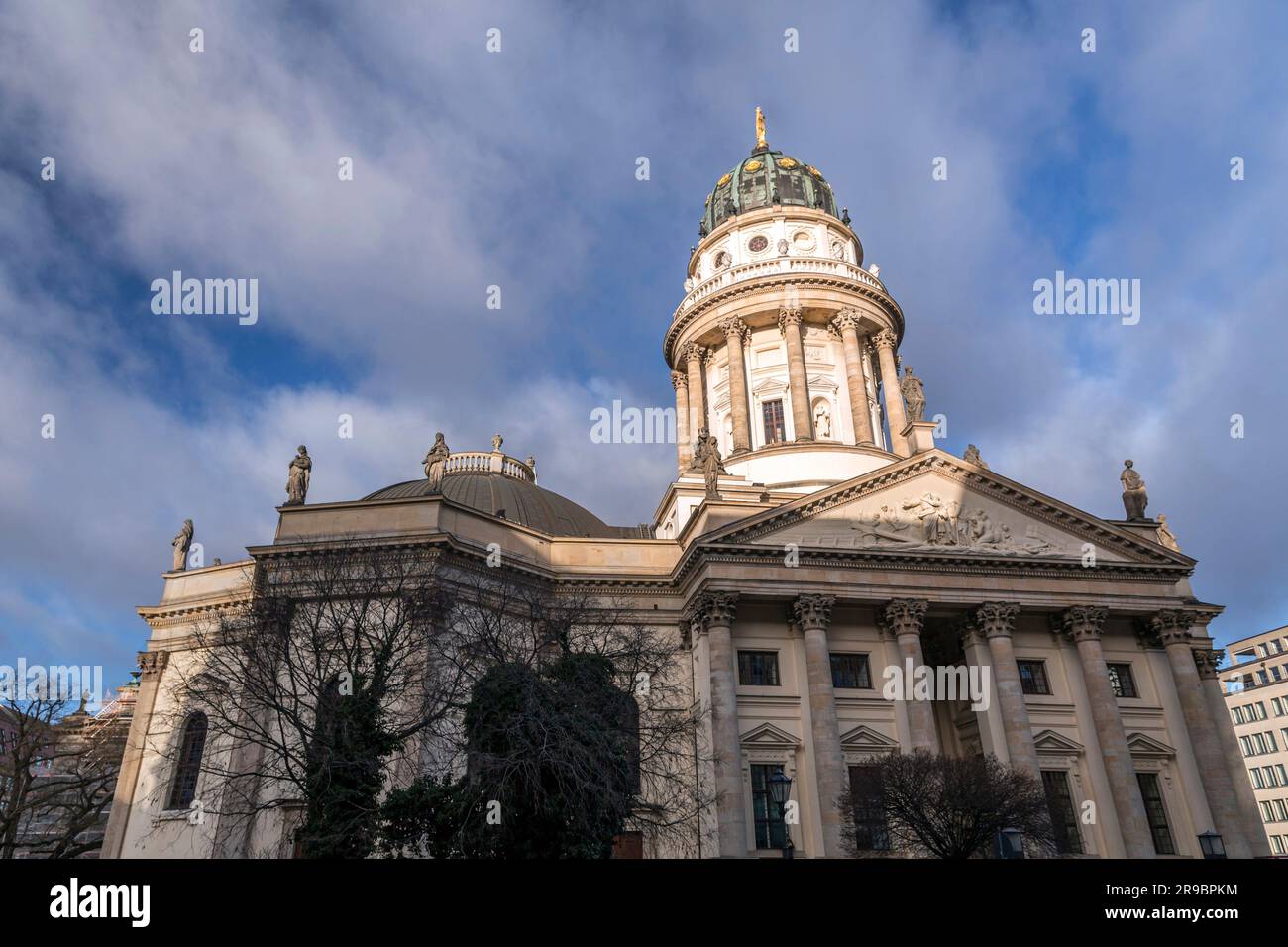 Vista esterna del Deutscher Dom o della cattedrale tedesca in piazza Gendarmenmarkt a Berlino, la capitale tedesca. Foto Stock