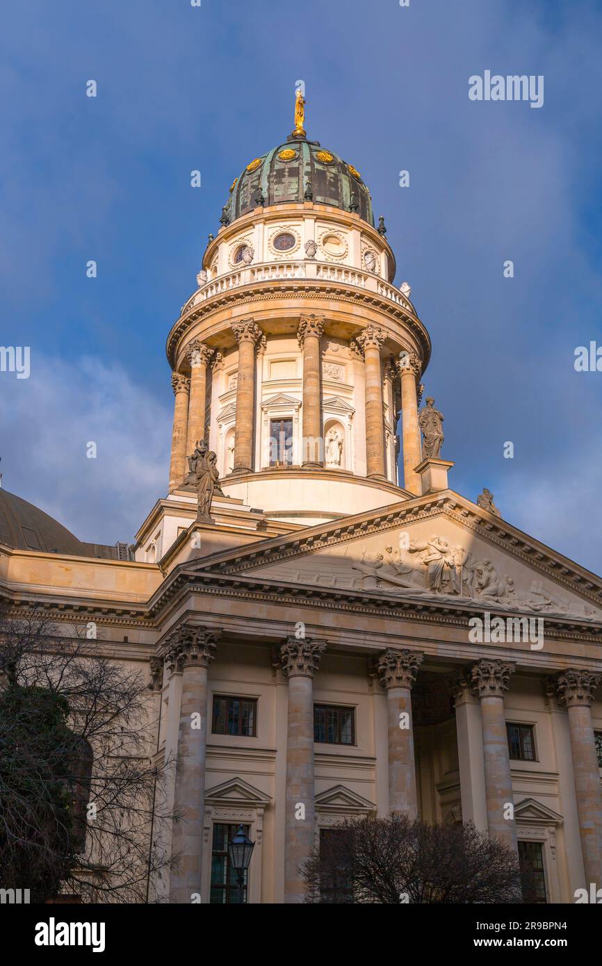 Vista esterna del Deutscher Dom o della cattedrale tedesca in piazza Gendarmenmarkt a Berlino, la capitale tedesca. Foto Stock