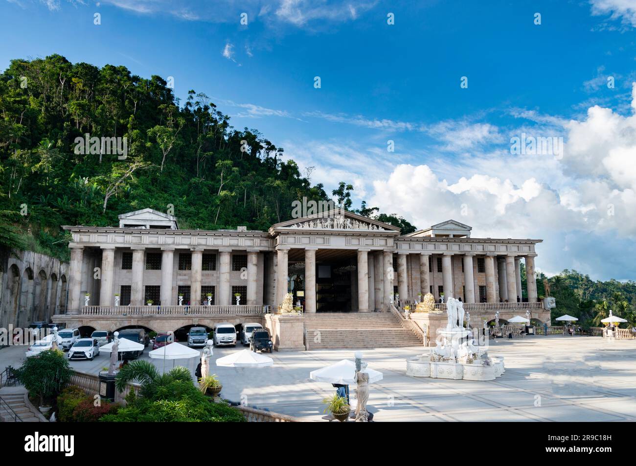Un moderno romanico, non religioso, tempio dell'amore, costruito nel 2012 da Teodorico-Soriano-Adarna, dopo la morte della moglie, Leah V.Albino, simbolico del suo d Foto Stock
