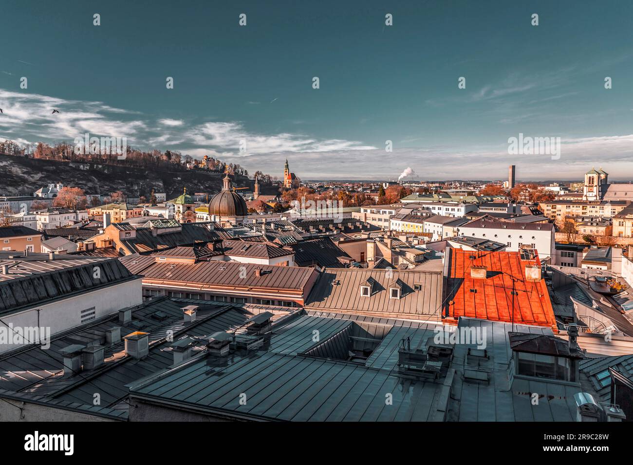 Vista panoramica della città di Salisburgo dall'alto, la capitale dello stato austriaco di Salisburgo. Foto Stock