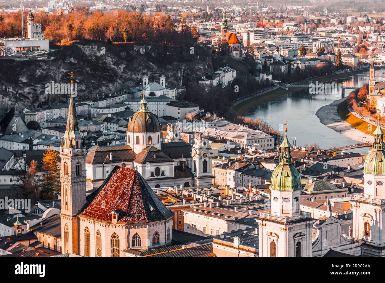 Vista panoramica della città di Salisburgo dall'alto, la capitale dello stato austriaco di Salisburgo. Foto Stock