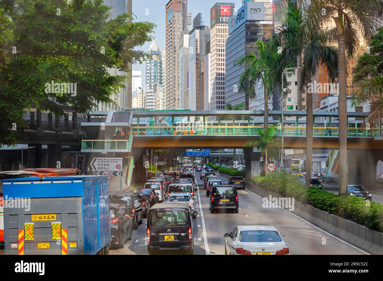 Traffico, rete stradale e edifici alti, Hong Kong, RAS, Cina Foto Stock