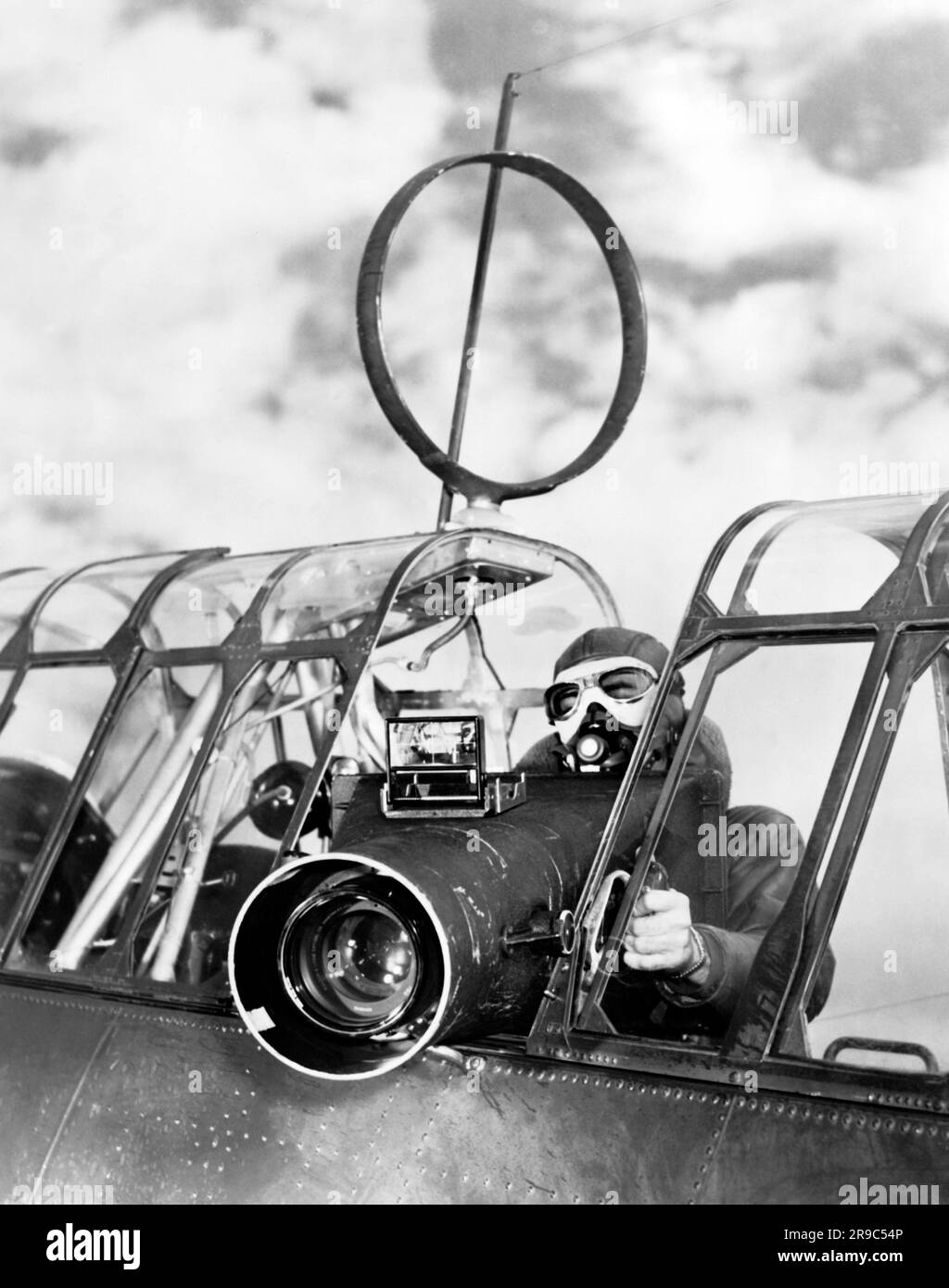 Stati Uniti: c. 1945 un uomo di macchina fotografica aerea dell'Army Air Force in volo. Foto Stock Stati Uniti: c. 1945 un uomo di macchina fotografica aerea dell'Army Air Force in volo. Foto Stock