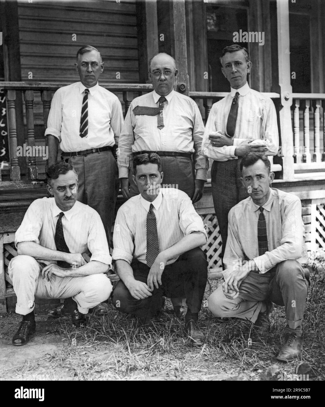 Dayton, Tennessee: 16 luglio 1925 scienziati che si sono riuniti a Dayton per testimoniare per la difesa nel processo Tennessee v. Scopes, referenziati come The Scopes Monkey Trial. Prima fila, L-R: William Goldsmith, Prof. of Biology, Southwestern College; Wilbur Nelson, Geologo dello stato del Tennessee; Winterton Curtis, Prof. di Zoologia, Università del Missouri. Back Row, L-R: Fay Cooper Colo, antropologo, Università di Chicago; Maynard Metcalf, John Hopkins University; Horatio Newman, Prof. di Zoologia, Univ. Di Chicago. Foto Stock