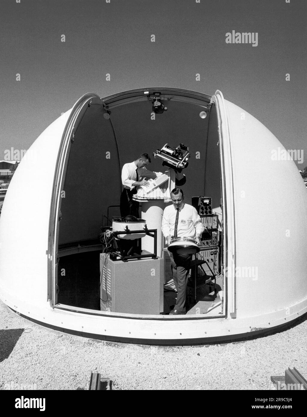Palos Verde, California: c. 1966 l'osservatorio del Northrop Nortronics Research Park, dove vengono condotti esperimenti di tracciamento delle stelle e del sole per sistemi di guida stellari. Foto Stock