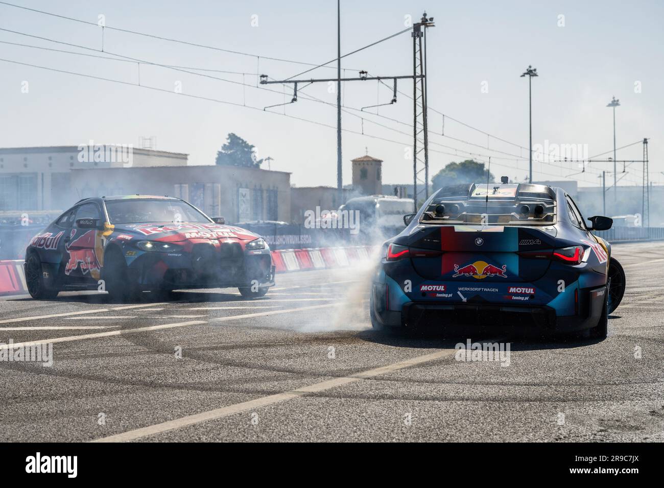 Lisbona, Portogallo. 25 giugno 2023. I fratelli Red Bull Driftbrothers hanno visto guidare le loro auto come parte del Red Bull Showrun di Lisbona. Gli appassionati di Motorsport hanno avuto l'opportunità di assistere a dimostrazioni ad alta velocità da parte di piloti professionisti, tra cui l'ex leggenda della Formula 1 David Coulthard. Credito: SOPA Images Limited/Alamy Live News Foto Stock