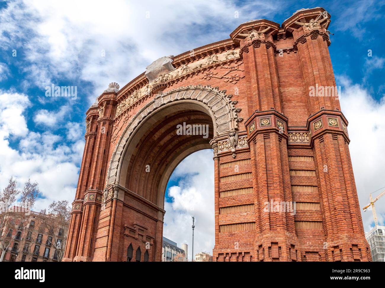 L'Arco di Trionfo o Arco di Trionfo in catalano, costruito da Josep Vilaseca i Casanovas come porta d'accesso principale per la Fiera Mondiale di Barcellona del 1888. Foto Stock