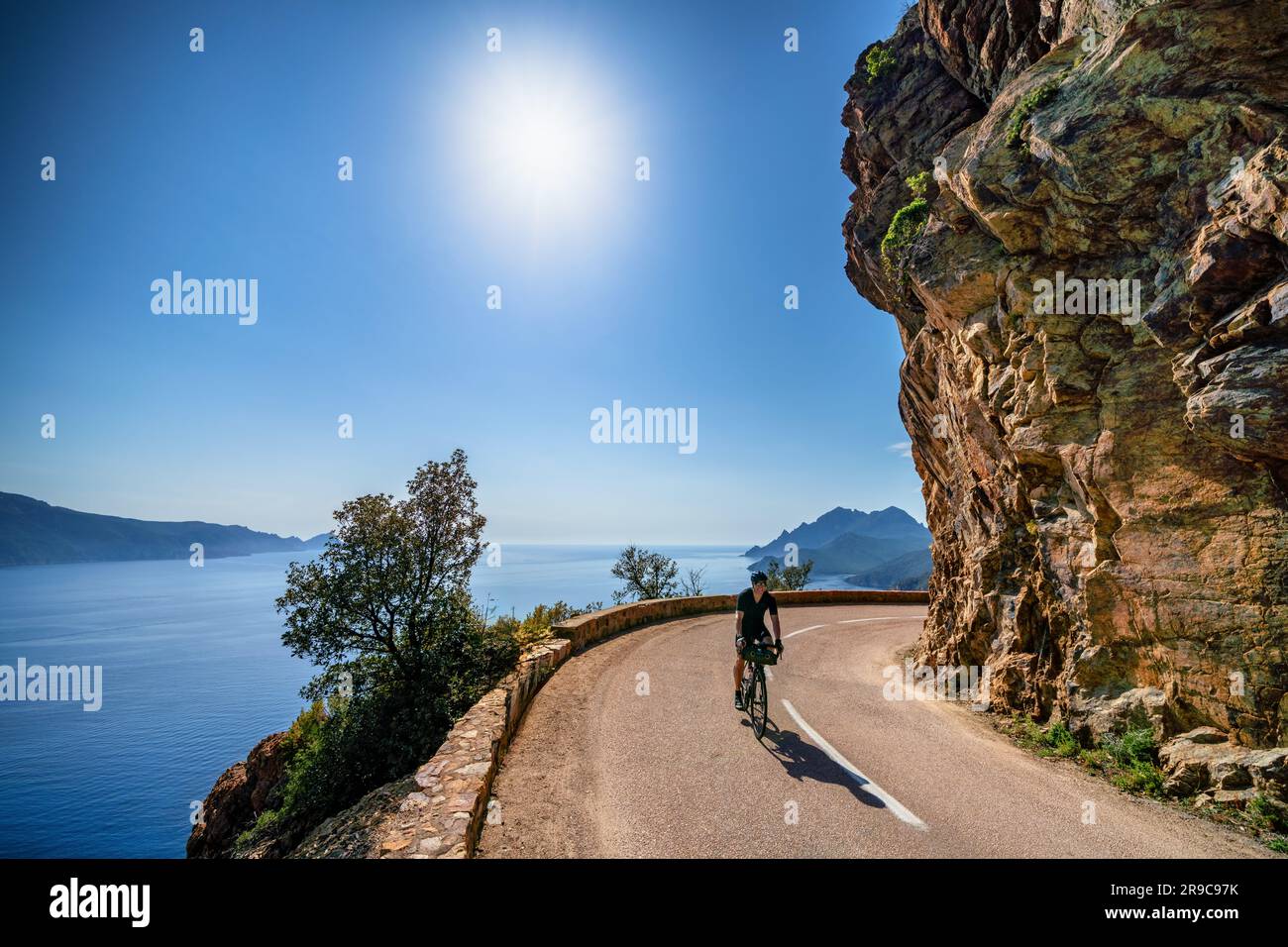 Ciclismo su strada sull'isola Corsica, Francia Foto Stock