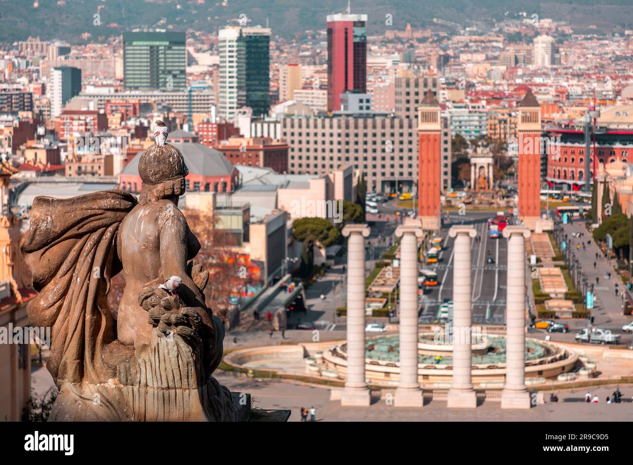 Placa d'Espanya è una delle piazze più importanti di Barcellona, costruita per l'esposizione internazionale di Barcellona del 1929. Foto Stock
