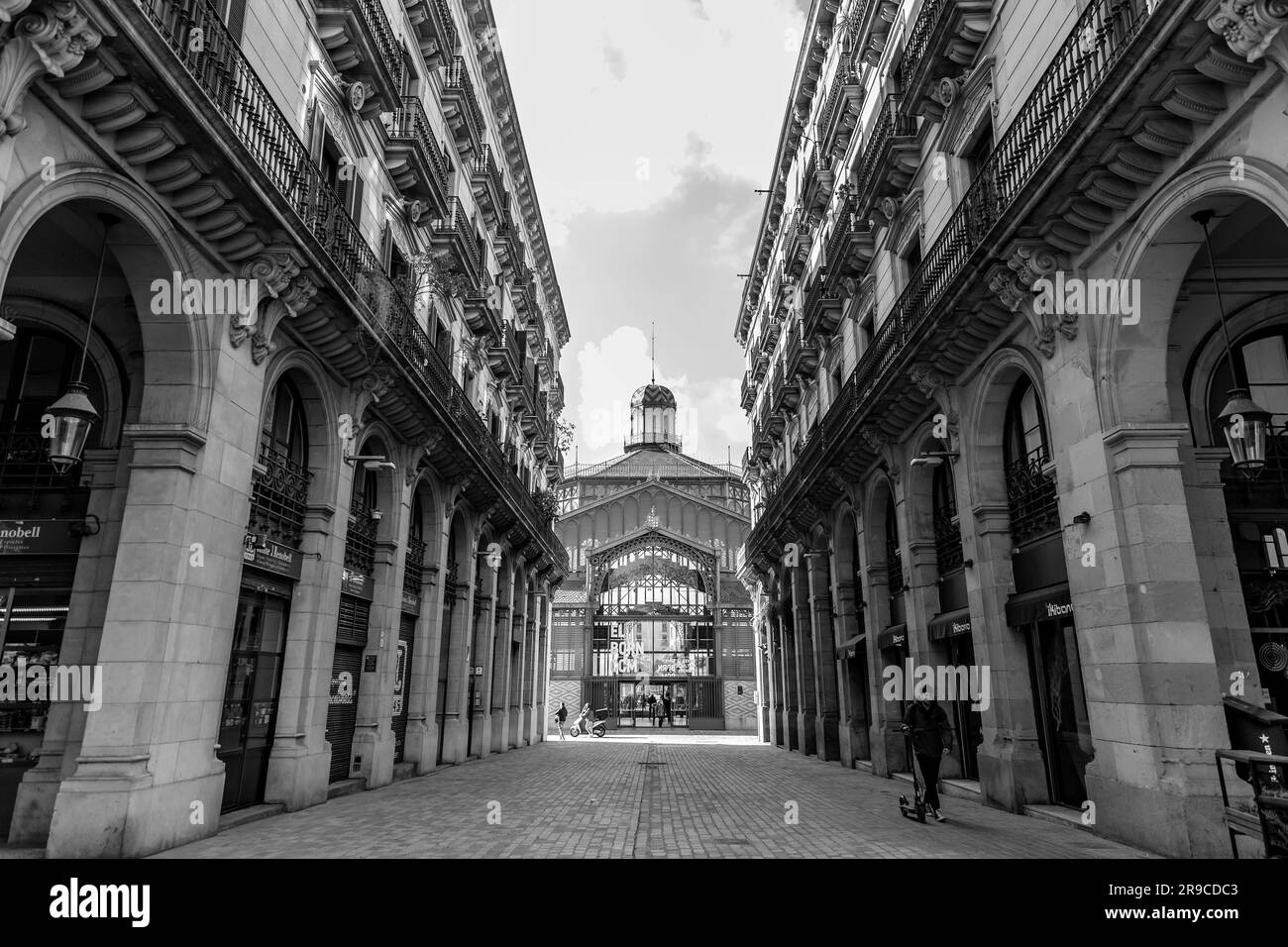Barcellona, Spagna - FEB 10, 2022: Edificio in ferro di Mercat del Born a la Ribera, Barcellona. La piazza coperta più grande d'Europa e segnava il Foto Stock