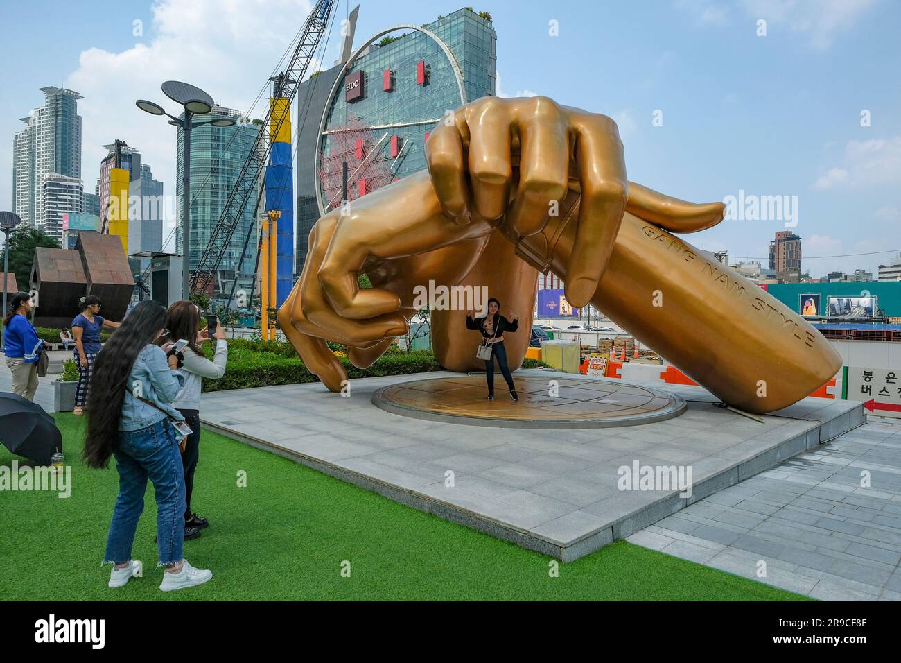 Seoul, Corea del Sud - 24 giugno 2023: Statua in stile Gangnam nel distretto di Gangnam a Seoul, Corea del Sud. Foto Stock