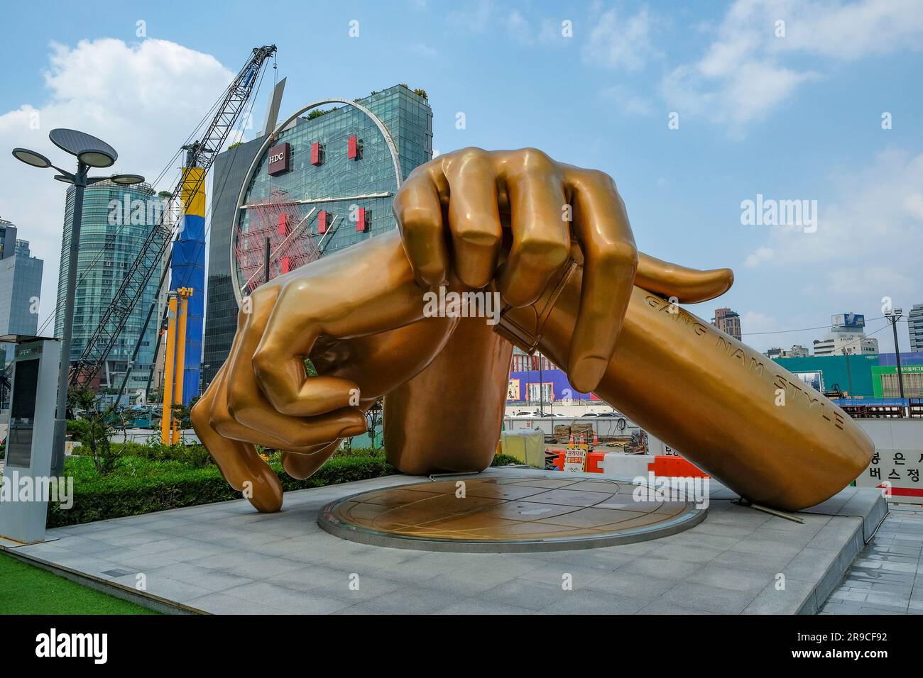 Seoul, Corea del Sud - 24 giugno 2023: Statua in stile Gangnam nel distretto di Gangnam a Seoul, Corea del Sud. Foto Stock