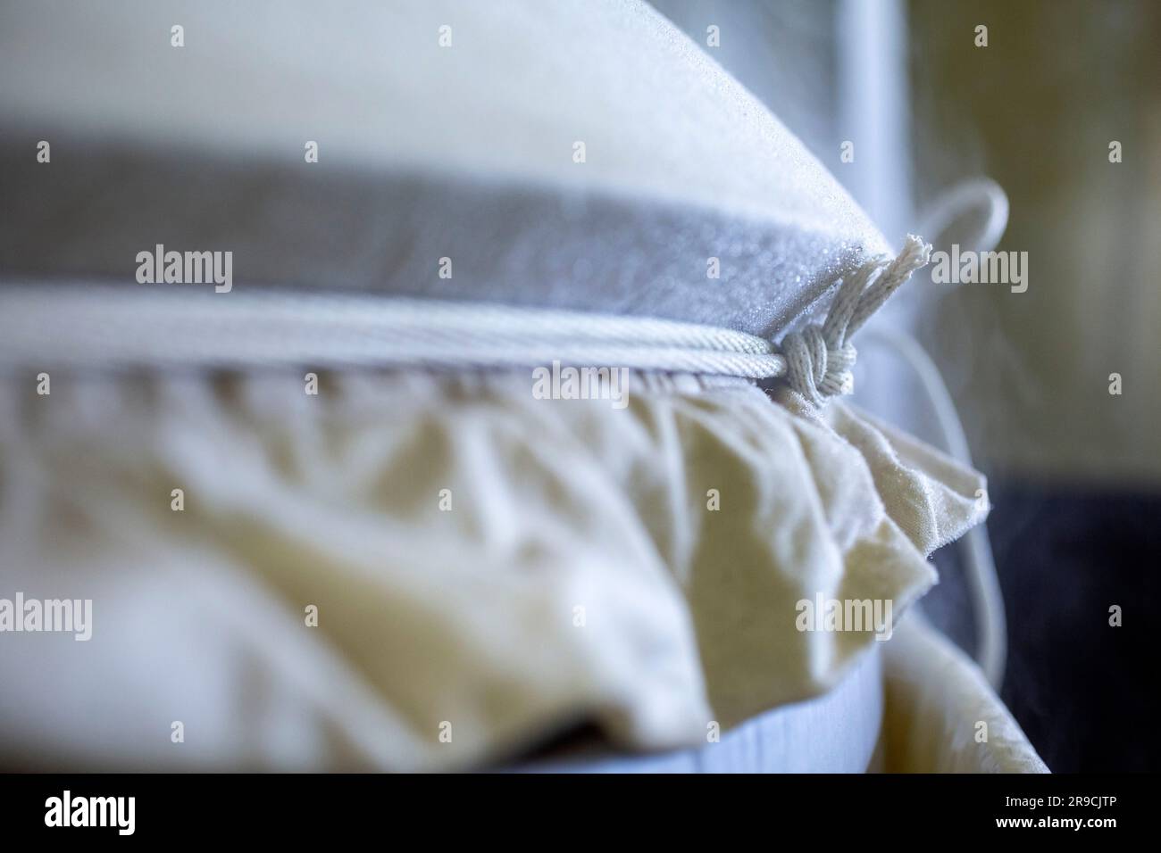 Produzione di sake giapponese/riso fumante per sake presso la fabbrica di sake Akashi. Prefettura di Hyogo, Giappone. Foto Stock