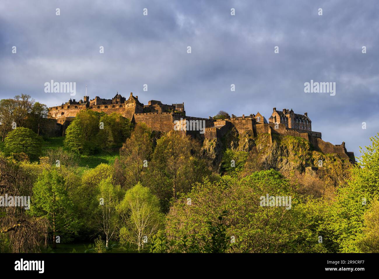 Castello di Edimburgo su Castle Rock nella città di Edimburgo, Scozia, Regno Unito. Foto Stock