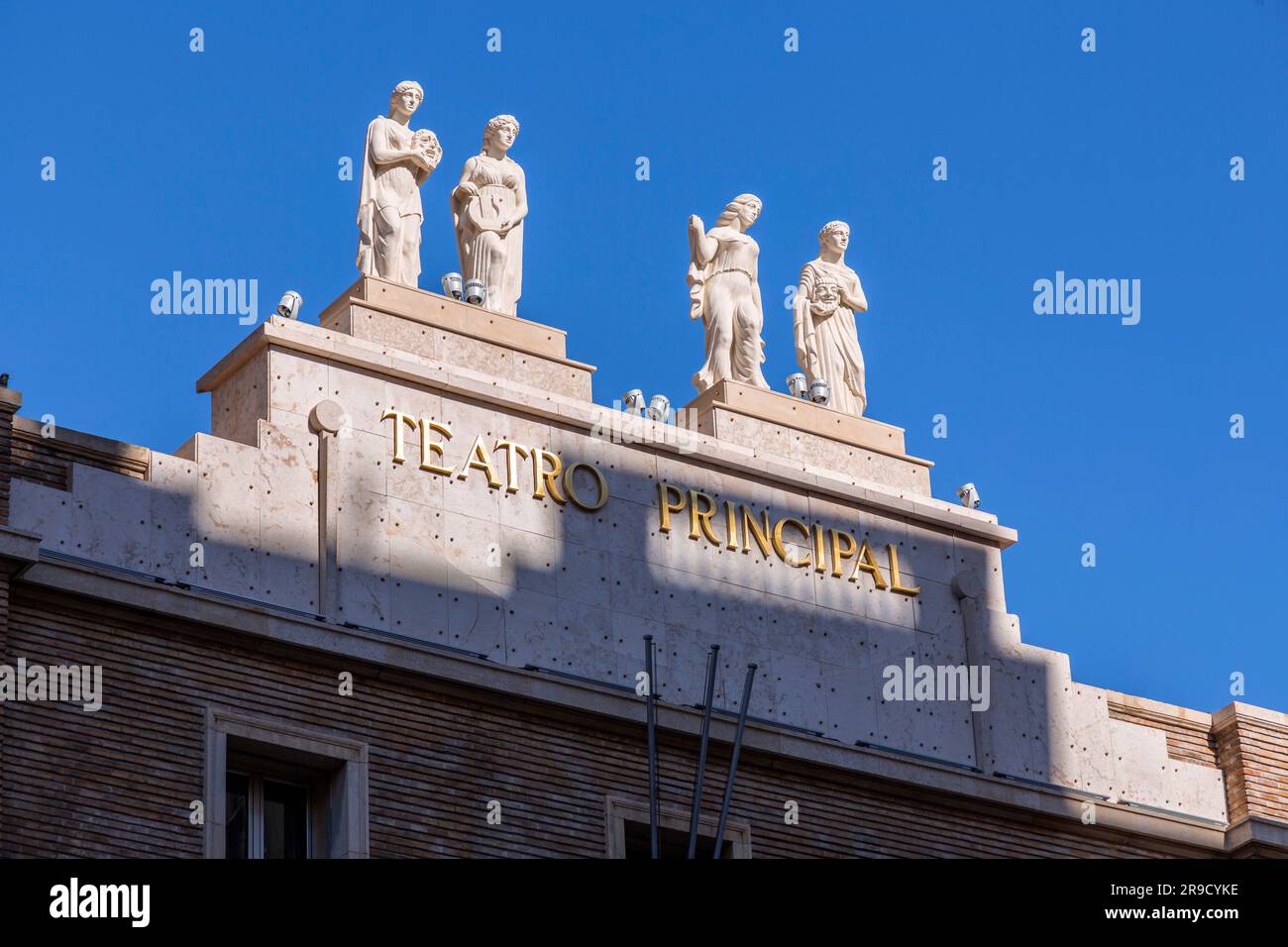 Saragozza, Spagna - 14 febbraio 2022: Vista della facciata del Teatro principale di Saragozza, Teatro principale. Foto Stock