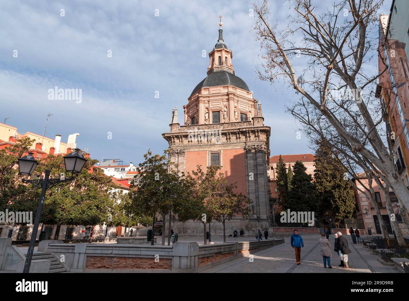 Madrid, Spagna - 16 febbraio 2022: La chiesa di San Andres è una chiesa di Madrid, Spagna. È stata dichiarata Bien de Interés Cultural nel 1995. Foto Stock