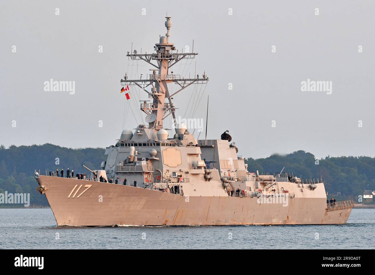 Distruttore missilistico guidato classe Arleigh-Burke DDG 117 USS PAUL IGNATIUS al fiordo di Kiel Foto Stock
