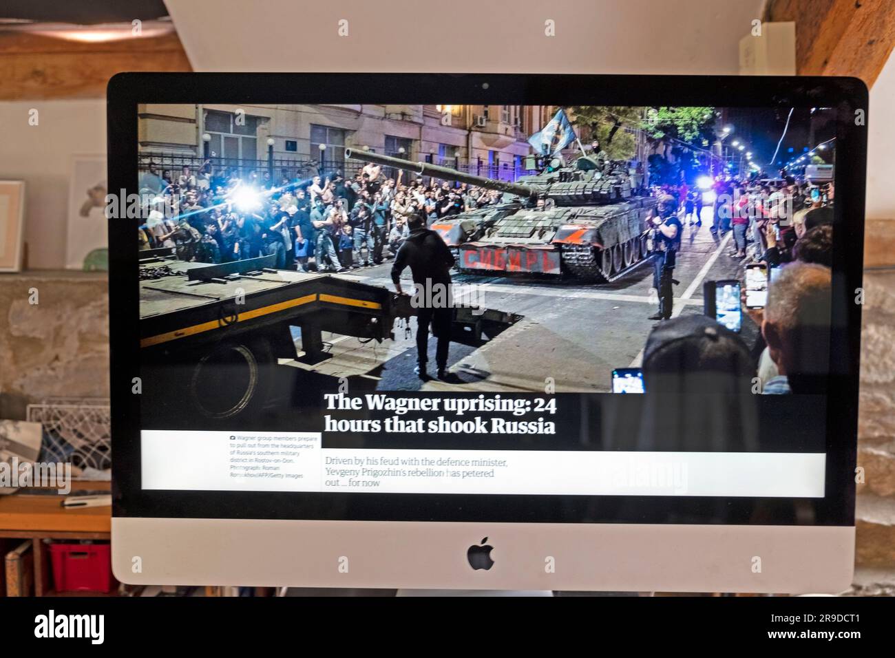 "The Wagner Rivolsing: 24 Hours That Shook Russia" Guardian titolo del quotidiano britannico Prigozhin screenshot computer screenshot giugno 2023 Londra Regno Unito Foto Stock