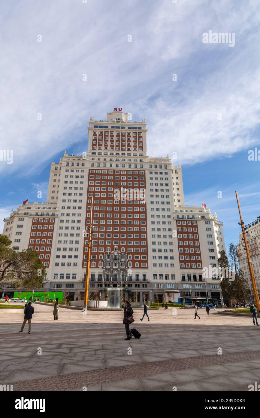 Madrid, Spagna - FEB 16, 2022: Plaza de Espana è una grande piazza e popolare destinazione turistica situata nel centro di Madrid, all'estremità occidentale della G. Foto Stock