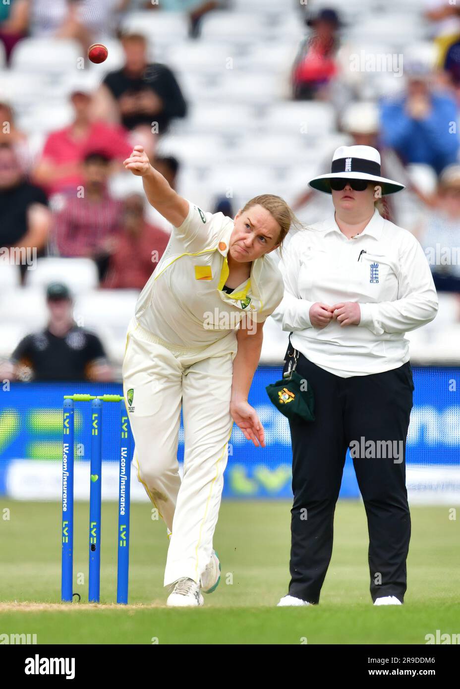 Trent Bridge Cricket Stadium, Nottingham, Regno Unito. 26 giugno 2023. Inghilterra contro Australia nella partita Ashes Cricket test. Kim Garth (Australia) bowling. Immagine: Mark DunnAlamy Live News Foto Stock