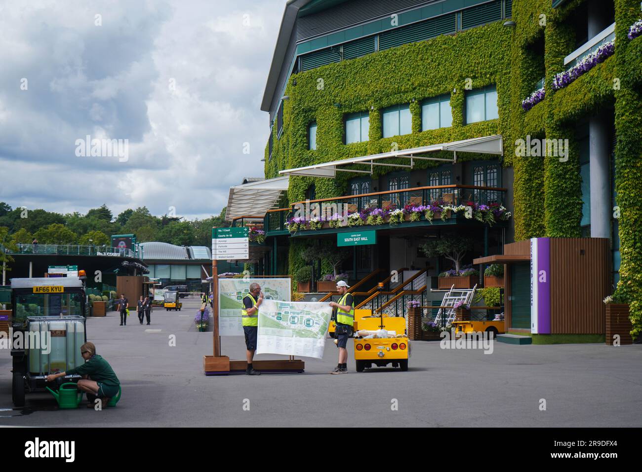 Londra Regno Unito. 26 giugno 2023 personale dell'All England Lawn Tennis Club con una settimana prima dell'inizio dei Campionati di Wimbledon il 3 luglio. Crediti: amer ghazzal/Alamy Live News Foto Stock