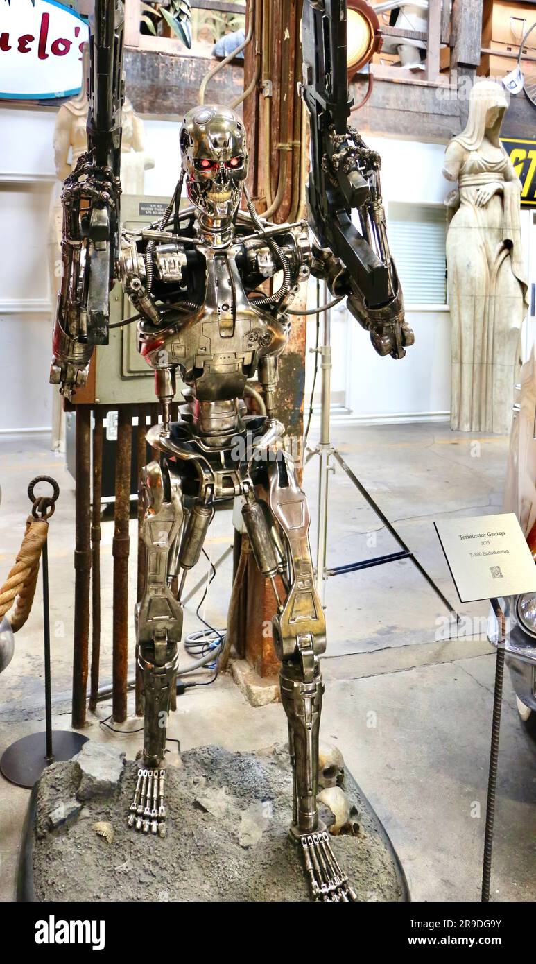 Il robot Terminator con denti barbuti nell'attrezzatura espone i Paramount Studios Hollywood Los Angeles California USA Foto Stock