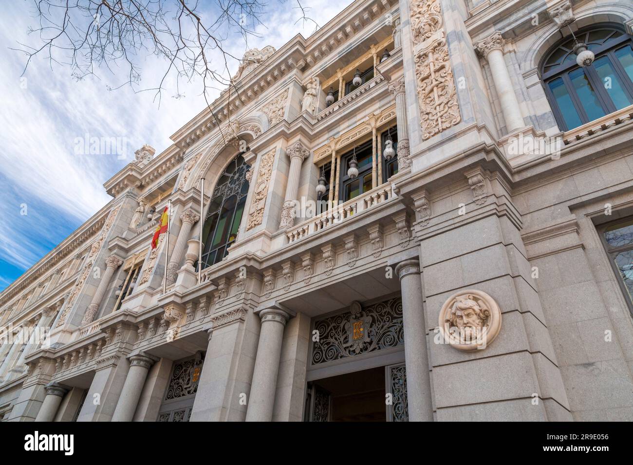 Madrid, Spagna - FEB 16, 2022: Il Banco de Espana è la banca centrale della Spagna. Fondata a Madrid nel 1782 da Carlo III, situata sulla Calle de Alca Foto Stock